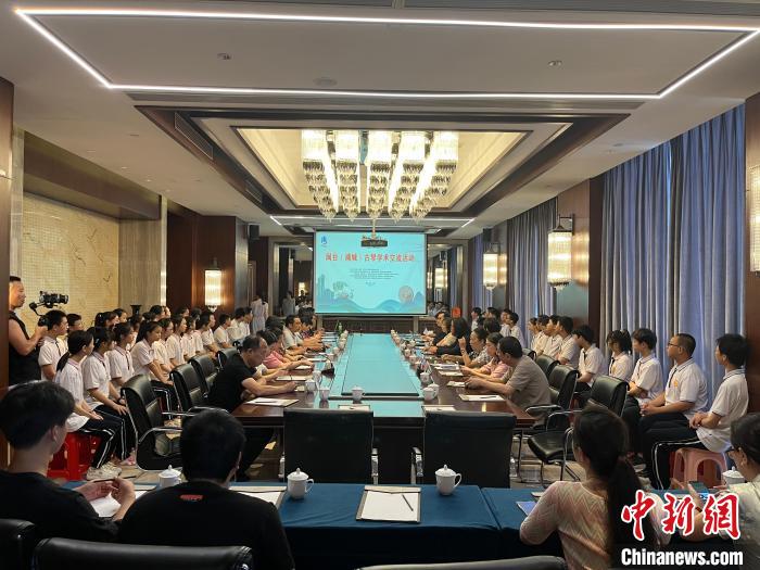 閩臺古琴技藝培訓交流活動同步舉行?！∪~國寶 攝