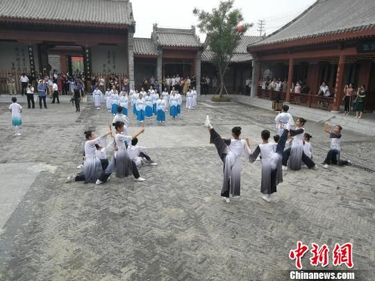 誦讀國學經典展演?！⊥貔i 攝