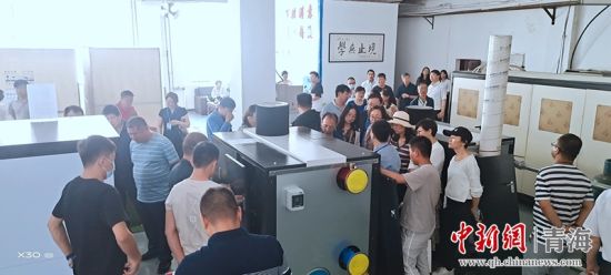 圖為行業內人員進行項目參觀。 活動主辦方供圖