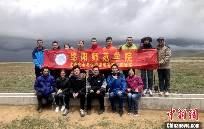 圖為綜合考察團野外調查組在西藏安多縣。西藏那曲市林業和草原局供圖
