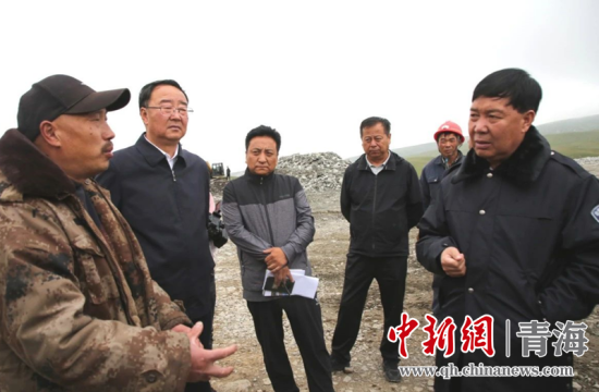 圖為黃南州有關領導現場踏勘、督導生態環保責任落實情況現場。黃宣攝