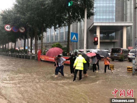 8月28日，青海省東部出現強降水天氣過程，其中西寧地區出現入汛以來雨量最大、強度最大的強降水過程。西寧交警供圖