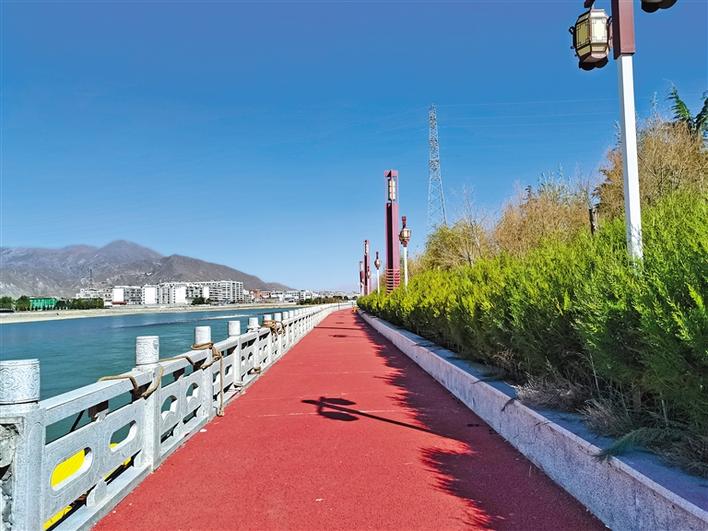 圖為濱河體育公園自行車車道。.jpg