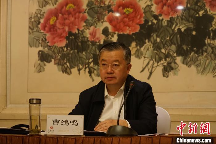 圖為全國人大常委會委員、全國人大華僑委員會副主任委員、致公黨中央副主席曹鴻鳴講話?！∨擞隄?攝