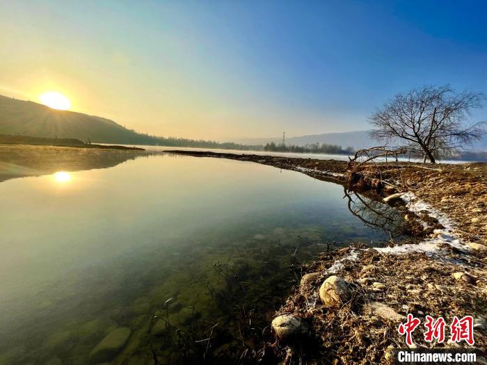 圖為青海省化隆縣黃河濕地景色?！±钣穹?攝