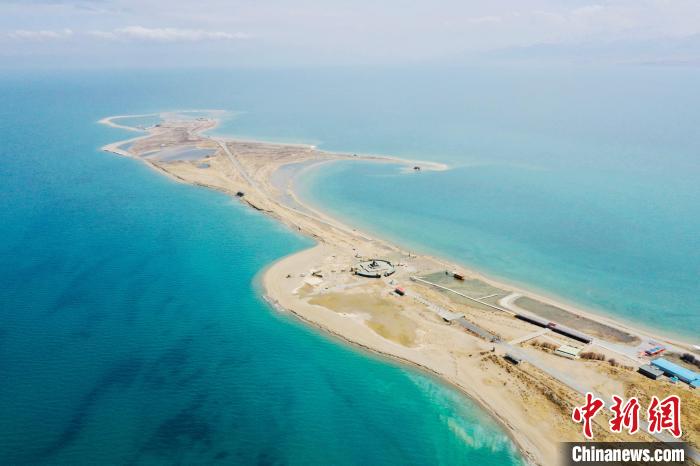 圖為青海湖?！±罱瓕?攝