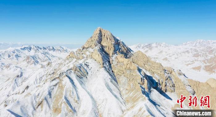 圖為山川被白雪覆蓋?！《继m縣融媒體中心供圖