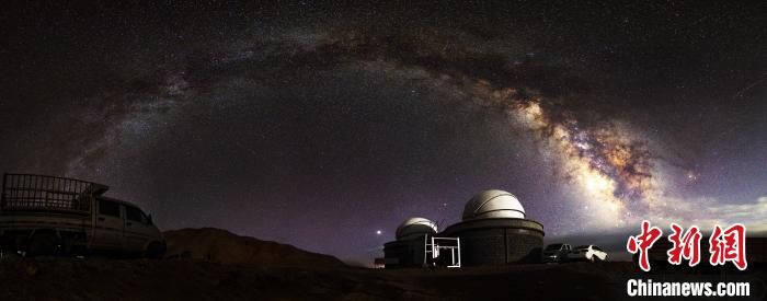 資料圖為冷湖賽什騰山天文臺址的星空?！±浜I園區供圖