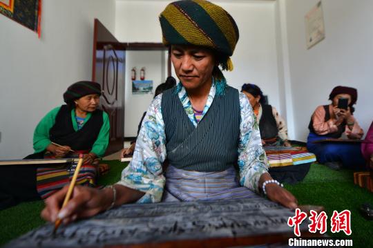 西藏官方：對婦女兒童的發展重視程度不斷增強