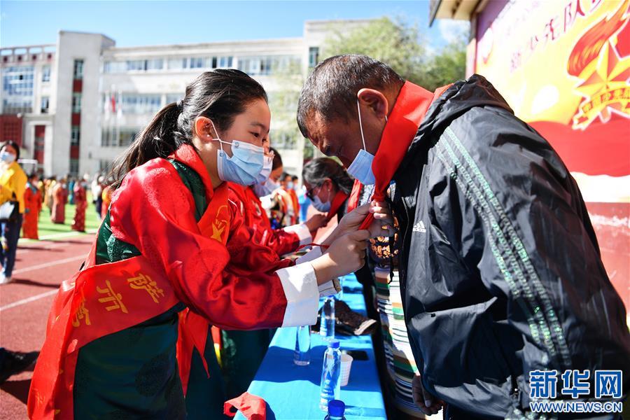 （新華網西藏頻道）（圖文互動）拉薩市第一小學：2500余朵“向日葵”的綻放日(3)