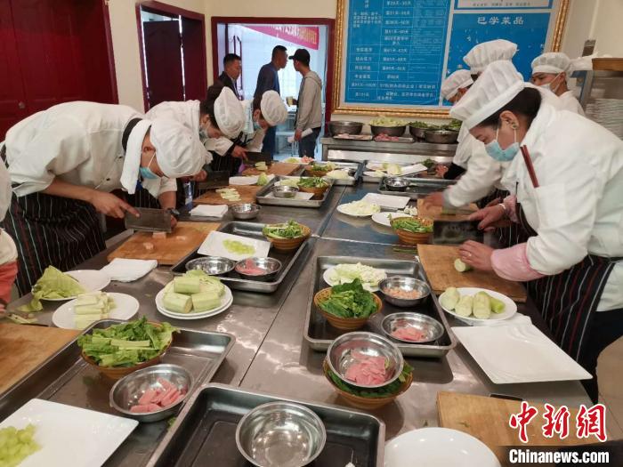 拉薩聚焦高校畢業生、農牧民就業任務指標均超額完成