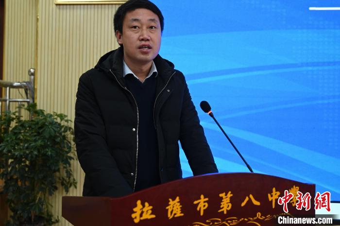 圖為城關區委副書記、區委教育工作領導小組組長汪鋒致辭?！≮w朗 攝