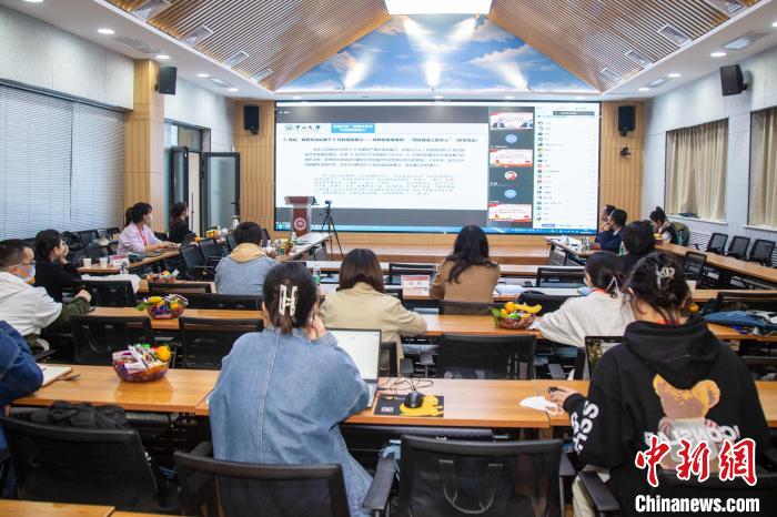 圖為論壇會議現場?！⊥瑬|放 攝