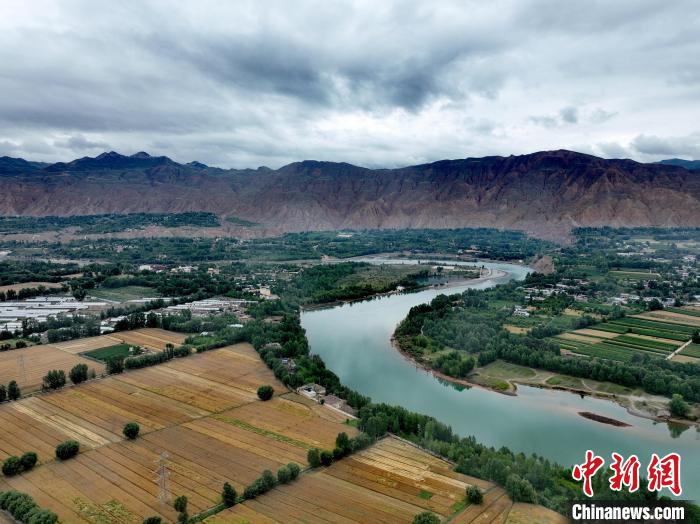 圖為黃河岸畔景色。(資料圖) 李玉峰 攝