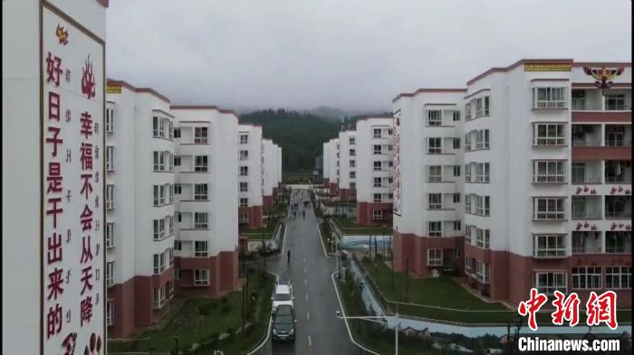 越西縣最大的易地扶貧搬遷安置點——城北感恩社區?！『武?攝