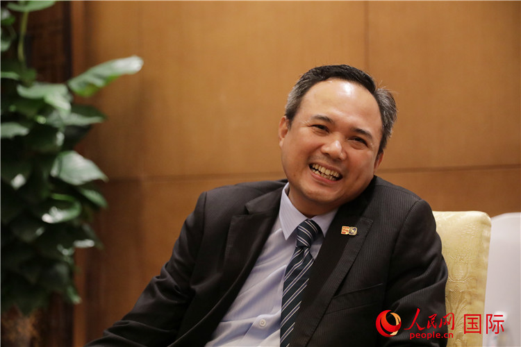 馬來西亞駐南寧總領事館總領事阿哈默·法蒂爾·伊斯邁爾在2024中國-東盟教育交流周期間接受人民網專訪。人民網 王婧攝