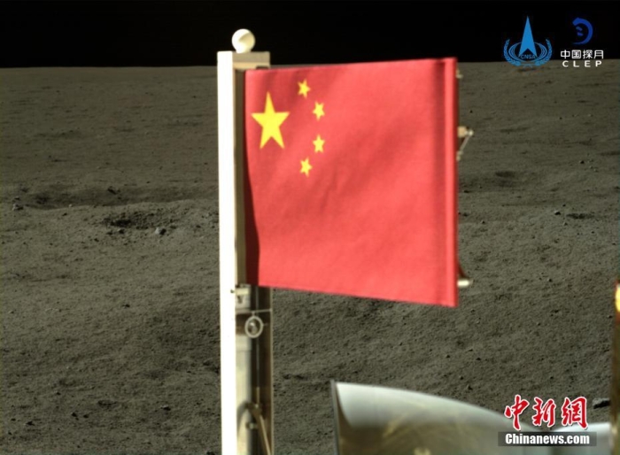 6月4日，中國國家航天局公布了嫦娥六號探測器在月球背面的五星紅旗展示影像。鮮艷的五星紅旗再次閃耀月球，這也是中國首次在月球背面獨立動態展示國旗。<a target='_blank' href='/'><p  align=