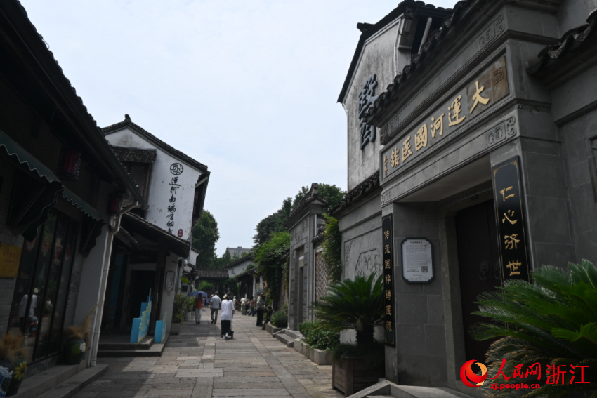 運河邊的老建筑被完好保存下來。人民網記者 張麗瑋攝