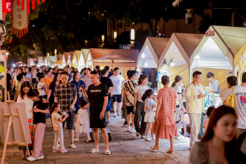 本屆中國大運河廟會吸引不少市民游客前來參觀游玩。拱墅區委宣傳部供圖