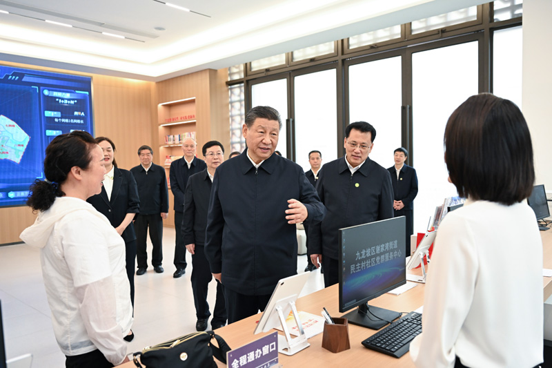 2024年4月22日下午，習近平總書記在重慶市九龍坡區謝家灣街道民主村社區考察。