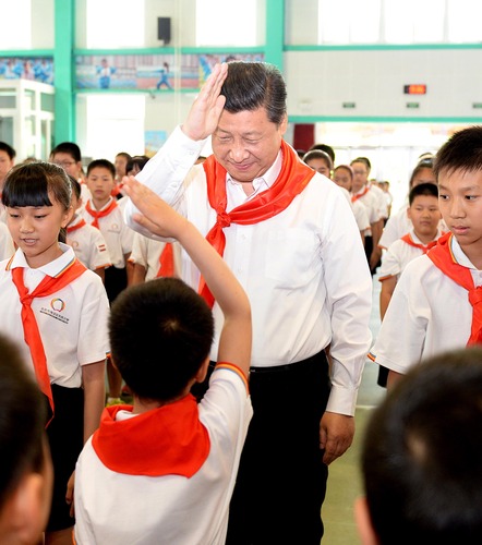 2014年5月30日，習近平總書記來到北京市海淀區民族小學，參加慶?！傲弧眹H兒童節活動。