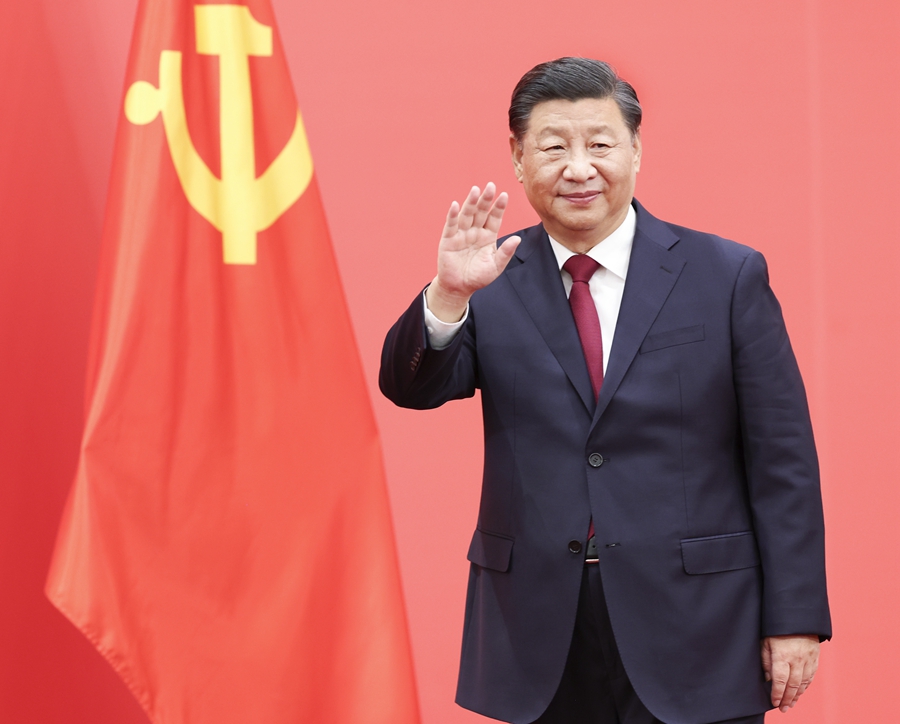 2022年10月23日，習近平在北京人民大會堂同采訪中共二十大的中外記者親切見面。