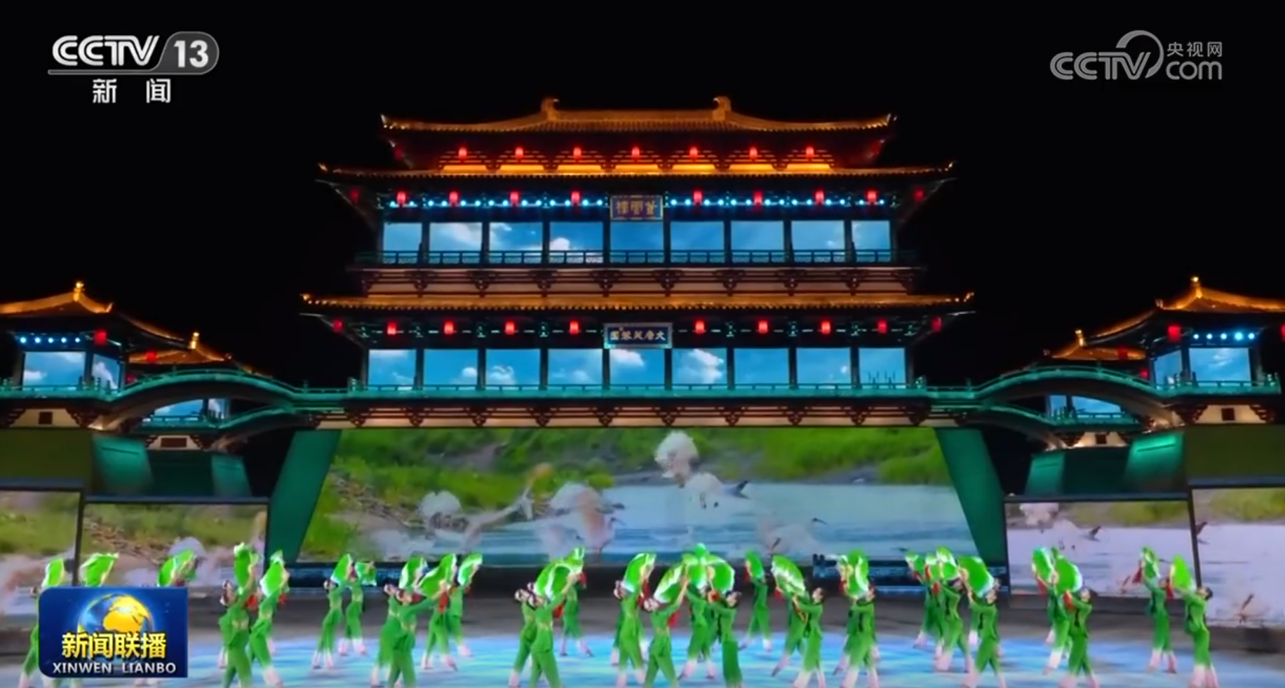 中國同中亞國家人民文化藝術年暨中國-中亞青年藝術節開幕式演出于2023年5月18日晚在陜西省西安市大唐芙蓉園舉行。（視頻截圖）