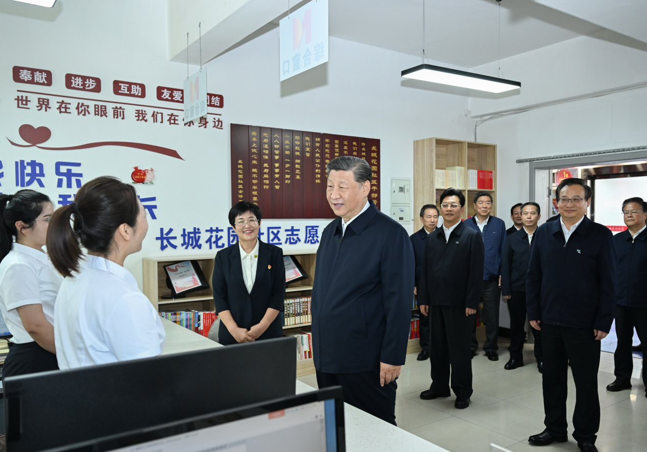 2024年6月19日，習近平總書記來到寧夏銀川市金鳳區長城花園社區考察。