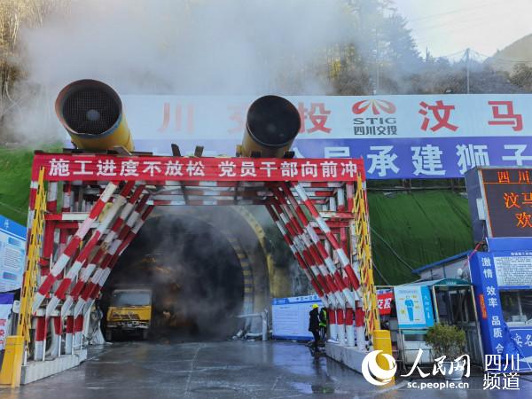 獅子坪隧道口。郭瑩 攝