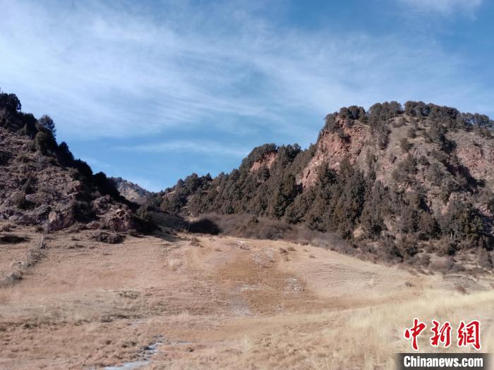 圖為坎布拉外圍地區的古火山口。孫揚益 供圖 孫揚益 供圖 攝