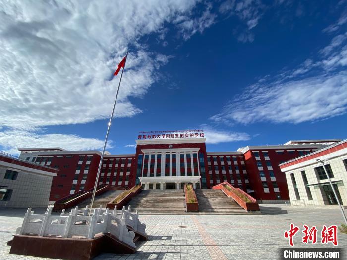 瀾滄江畔開出“教育格?；ā保含F代教育和生態教育并重