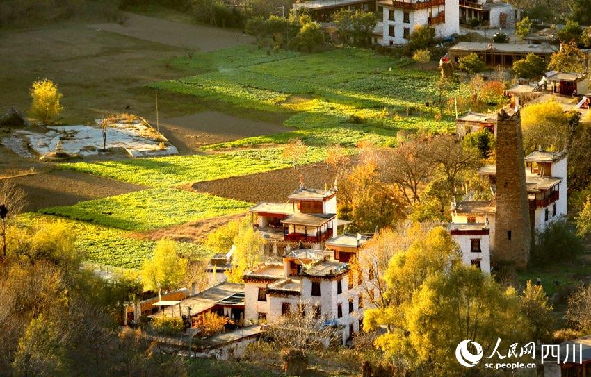 丹巴美景。李永安攝