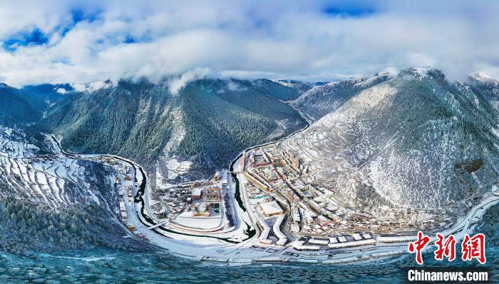 壤塘的雪后美景?！∪捞量h融媒體中心供圖