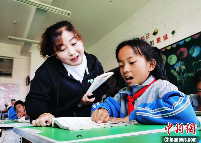 （人民幸福生活）青海藏鄉：小學教師十八載傳道授業的高原不了情