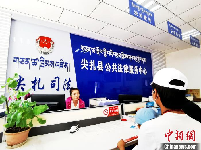 （人民幸福生活）探訪青海尖扎法律援助中心：應援盡援，給弱勢群體筑法律后盾