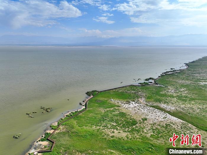 圖為航拍都蘭湖國家濕地公園?！∑钤鲚?攝