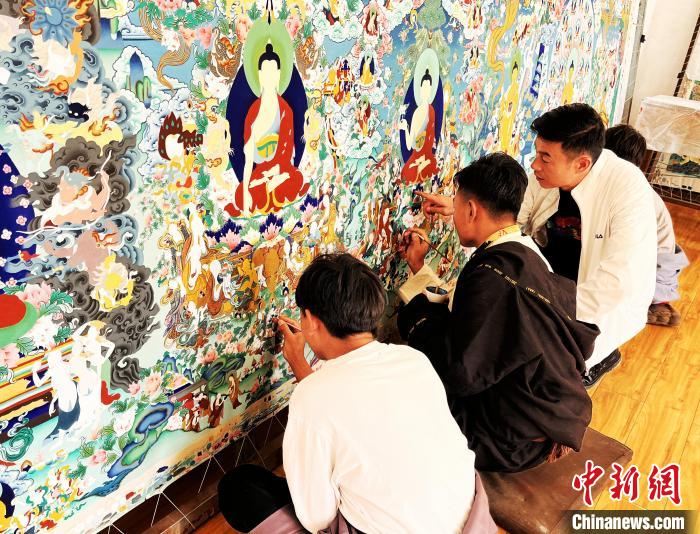 青海唐卡藝術小鎮：“勞模畫師”師帶徒，文化扶貧富一方