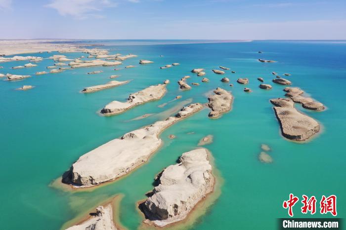 航拍青海大柴旦烏素特水上雅丹奇特景觀?！●R銘言 攝
