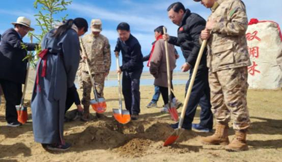保護黃河干支流域生態，軍地共建“雙擁林”防護帶。四川省退役軍人事務廳供圖