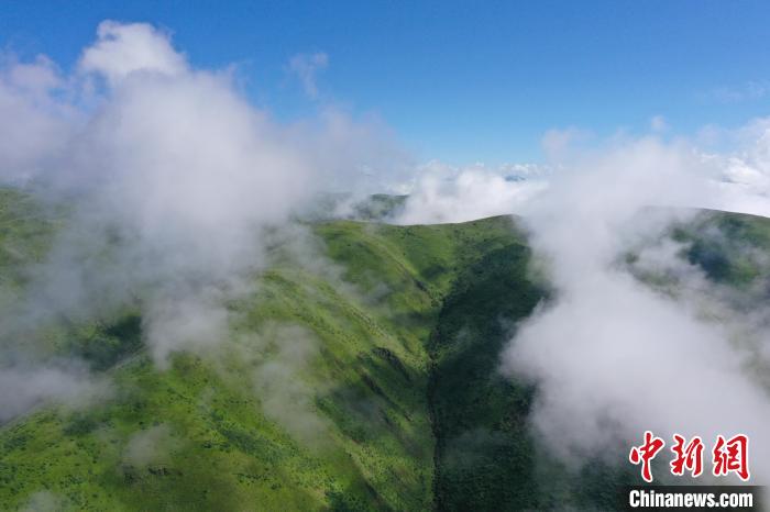 航拍賽來塘鎮山間云霧繚繞?！●R銘言 攝