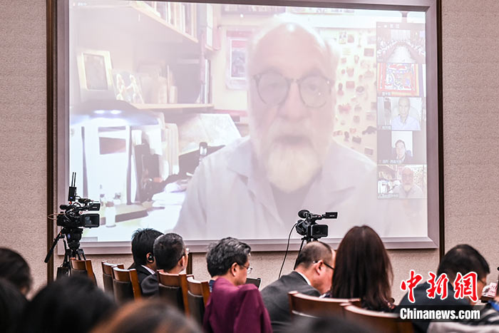 5月16日，由中國社會科學院西藏智庫、中國社會科學院民族學與人類學研究所主辦的第五屆西藏智庫國際論壇在北京舉行。美國紐約州立大學教授譚·戈倫夫在主旨演講中表示，自20世紀80年代以來，西方學者對西藏研究的范圍逐漸擴大，但西藏的語言和宗教仍然是最吸引西方學者的研究領域。 <a target='_blank' ><p  align=