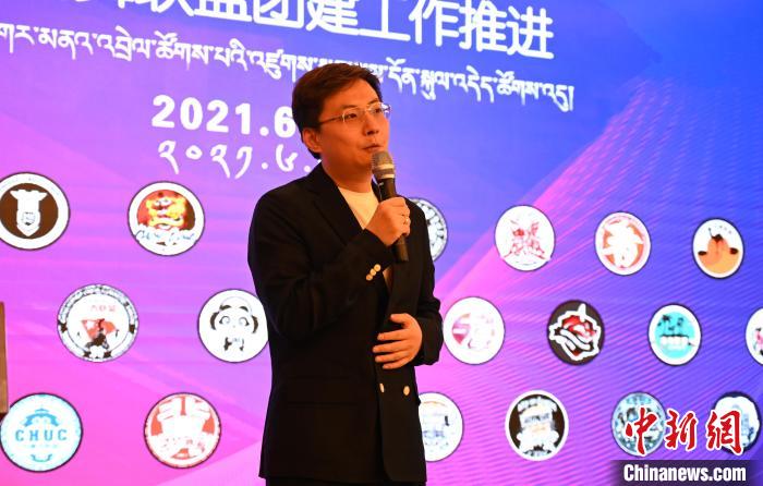 圖為中國舞蹈家協會街舞委員會常務副主任、秘書長夏銳致辭?！≮w朗 攝