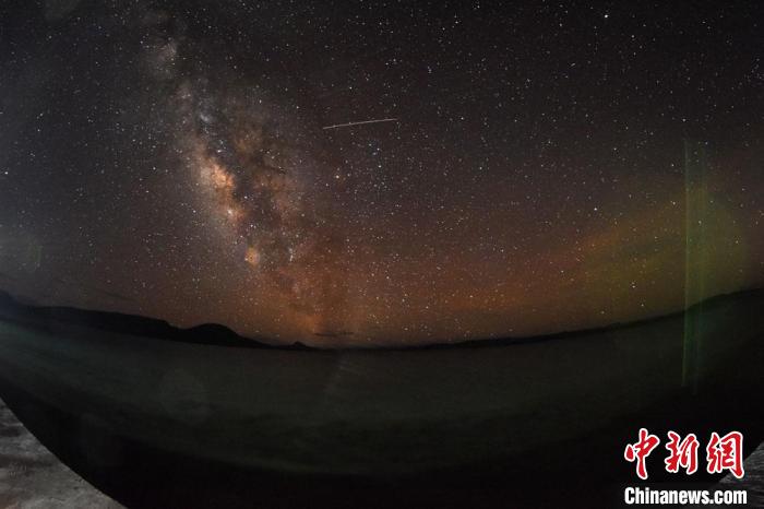 錯鄂湖星空璀璨，一顆流星劃過?！?lt;a target='_blank' ></p><p  align=