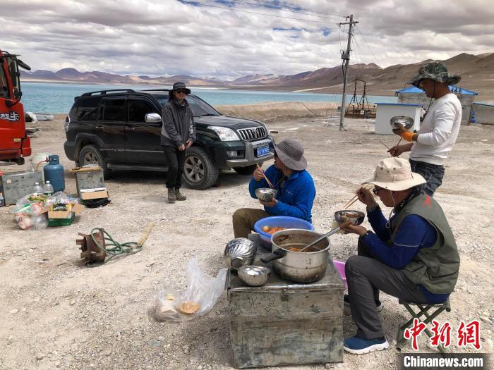 在“世界屋脊”上作業，中國科考隊員衣、食、住、行有何特色？