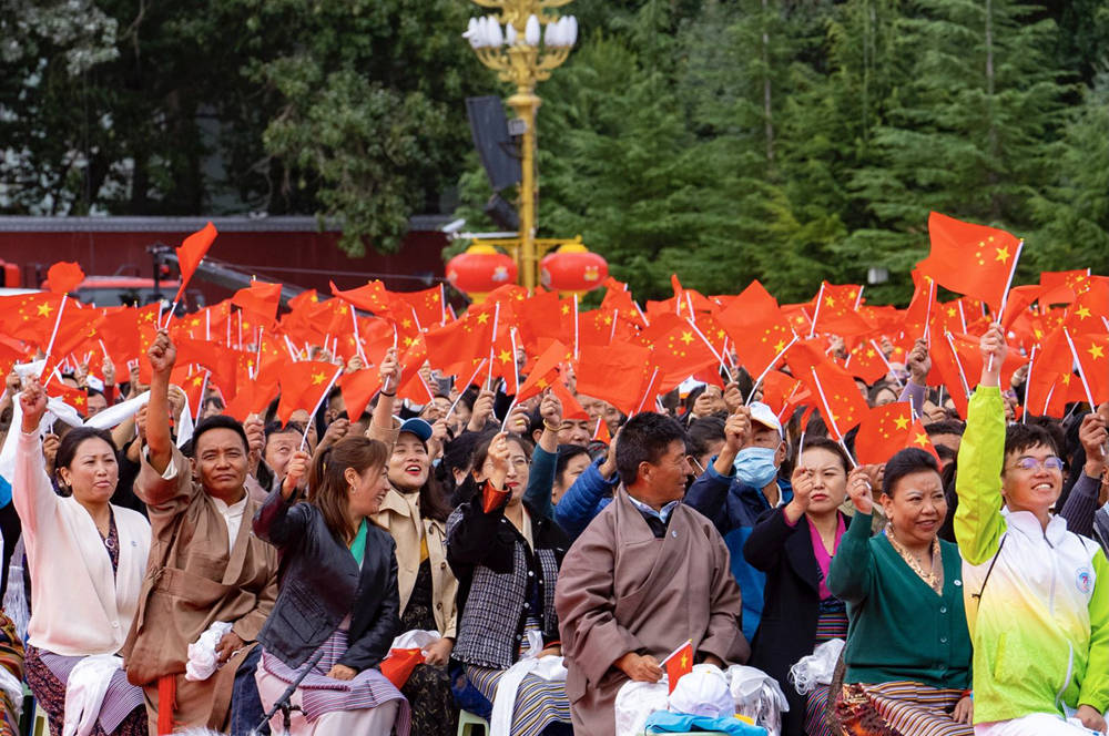 8月19日10時，慶祝西藏和平解放70周年大會在拉薩市布達拉宮廣場隆重舉行。徐馭堯 攝