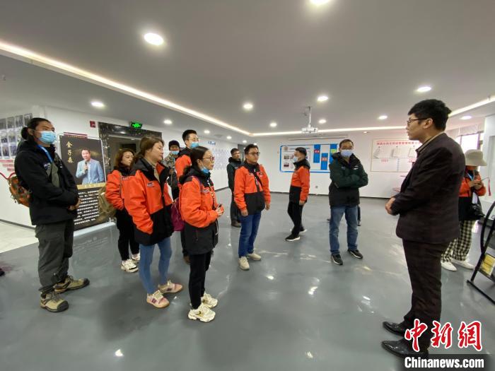 圖為2021瀾湄萬里行中外媒體在昌都新區采訪?！±罱瓕?攝