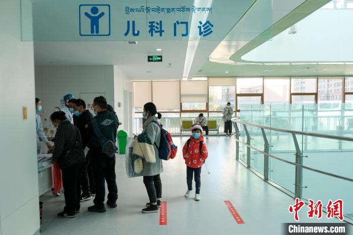 圖為兒科義診接診現場?！〗w波 攝