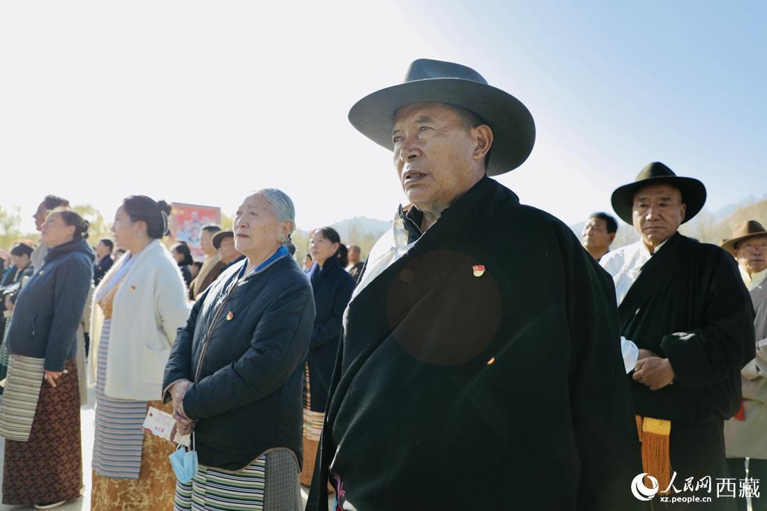 升旗儀式現場。人民網 次仁羅布攝