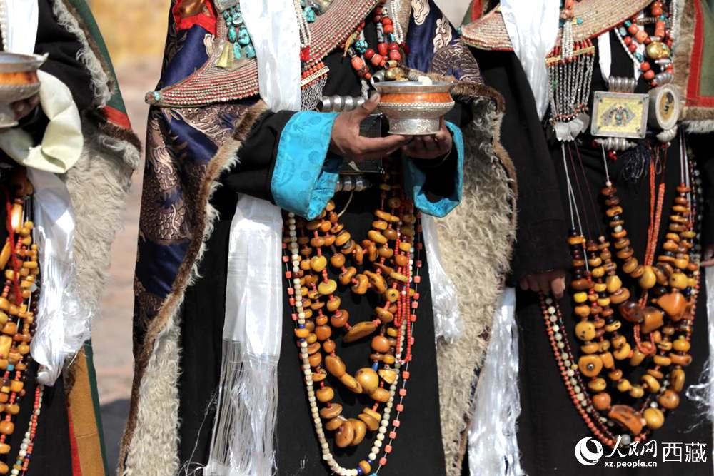 獨具特色的“飛天服飾”。人民網 李海霞攝