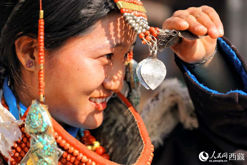 撩起“神秘面紗”。人民網 李海霞